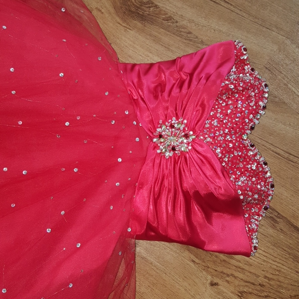 Red Prom Dress👑 - Picture 2 of 4